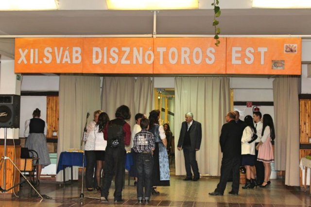 XII. Sváb disznótoros est