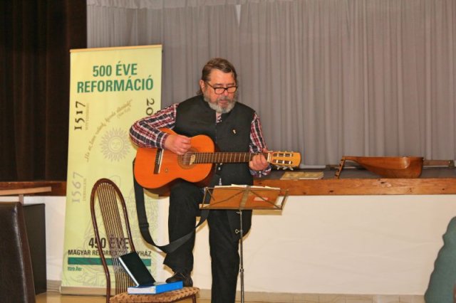 Dinnyés József daltulajdonos